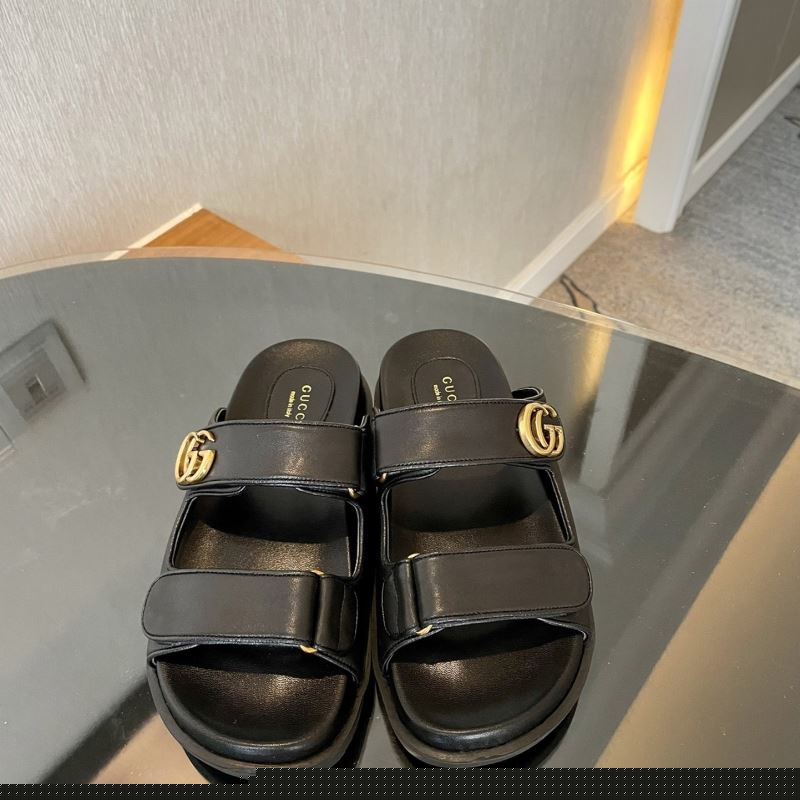 G*u*i sandals